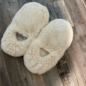 Plush Slip-On Fuzzy Slippers in Cream